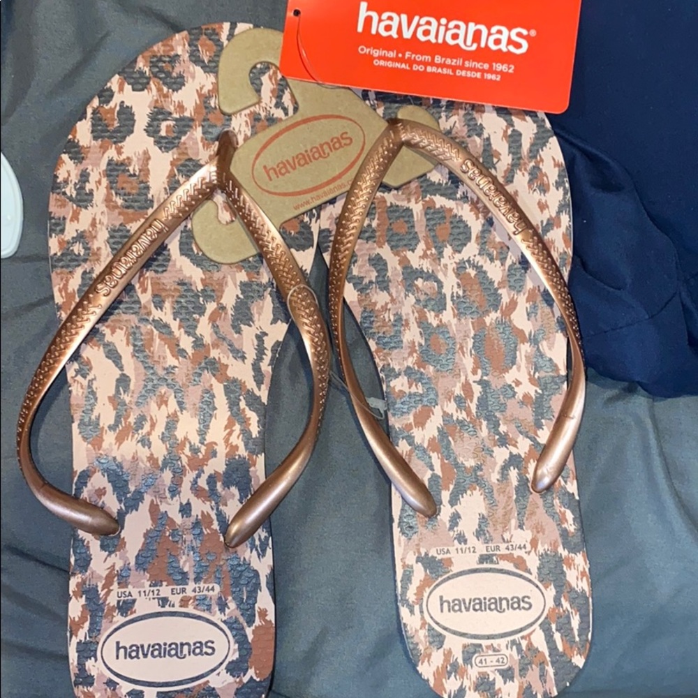 Havaianas size 11/12 flip flops cheetah print